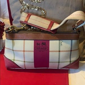 Small COACH hand bag canvas beige and fushia 🥰👜